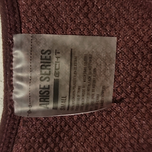 ECHT Arise V5 Sports Bra - Small - Berry - Picture 2 of 4